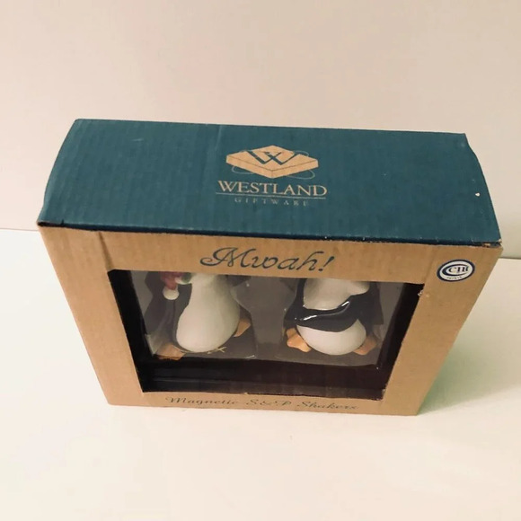 2010 Santa Hat Penguin Magnetic Salt and Pepper Shakers  Mwah Penguins - Picture 5 of 11